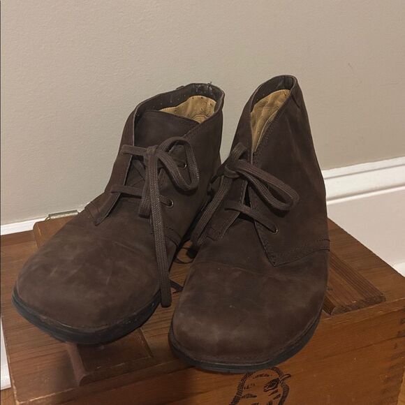 Clarks unstructured Brown Lace-Up Chukka Boots mens size 9.5 main image 7